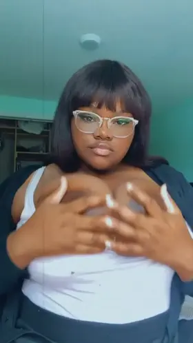 What would you do to this shy girl?💕