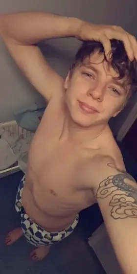 [M24] Verified UK Model. Check my profile out and message me 😉