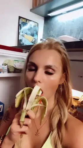 Cant decide between BBC and Banana 🤔