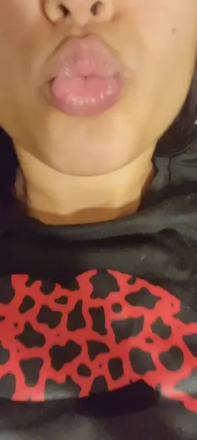 Cum kiss my Mexican lips 💋