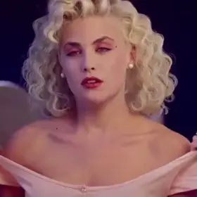 Sherilyn Fenn- Two Moon Junction (1988)