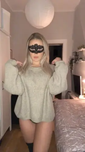 Just your favorite blondie finally showing you her face 🙈