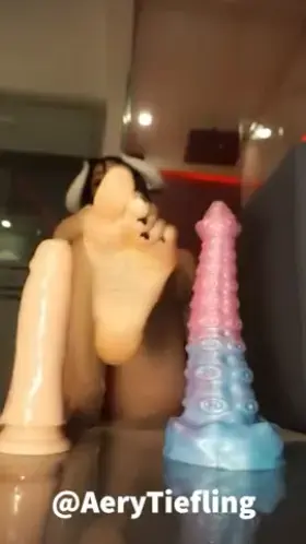 Albedo using her feet by Aery Tiefling [self]