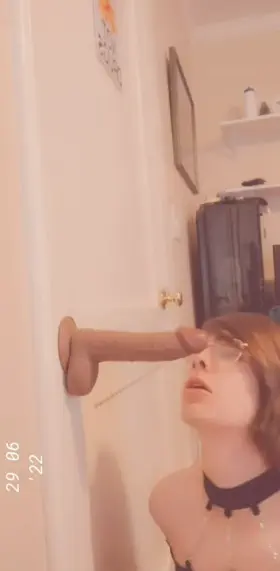 Please let me suck your alpha cock!!