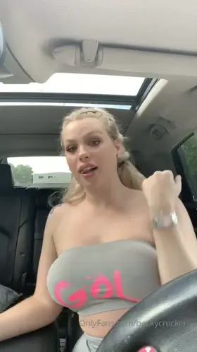 Sexiest Reveal Ever 😍💦 (Her free album in comment )