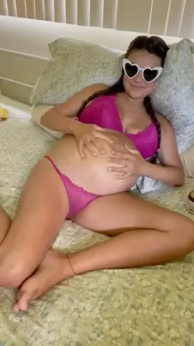 Who wants to play with this belly🥰