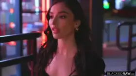 Aajao yr hilate h saath me hot cheeze dekh kr. Dm