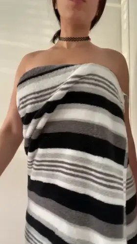 Whoops.. dropped my towel but wanted to show you my tits anyways :’)