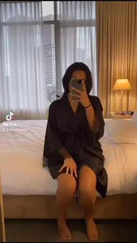 swipe every 4 seconds to undress me 😘