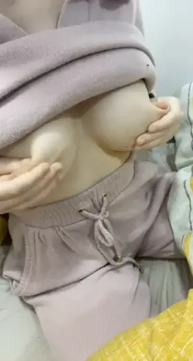 I love playing with my big tits 😏