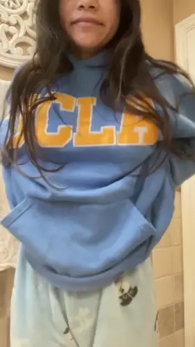 i love big hoodies (f 18)