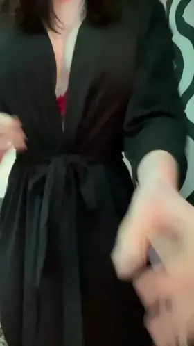 Wife Material 🤷🏻‍♀️🧼