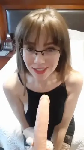 I love to spread my juicy ass for u