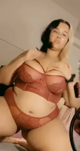 Look at that titty drop 😩🤤🤤