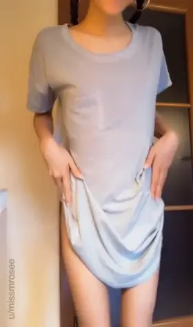 Wondering how many guys here would like to fuck a small girl like me