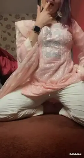Britsh Paki Babe With hijab playing with her white milk boobs , big ass and raiding a dick video collections[49Vids/13Pics][collection dwld link👇]