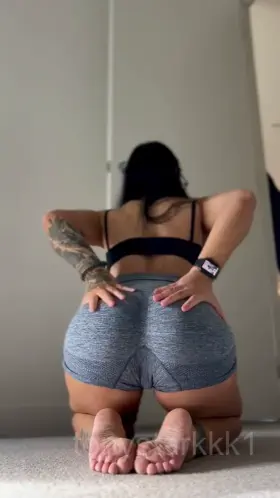 Are you into girls with a booty? Even if it’s small??