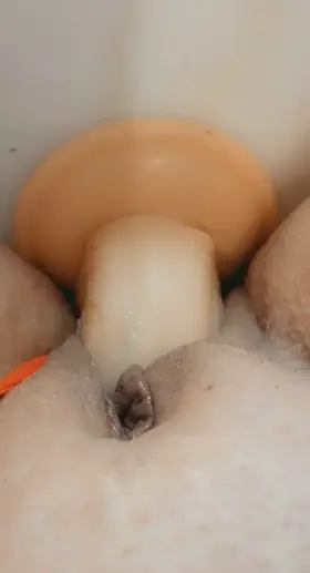 Cum and see the whole video over on my Onlyfans, link is on my bio 😘