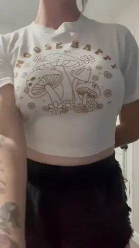 This goth mommy knows how to hide her DDD’s well 🥰