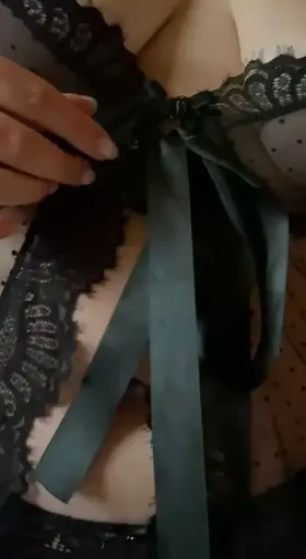 Free Trial. Watch me play with my pussy on Onlyfans daddy😘 link in comments ⬇️