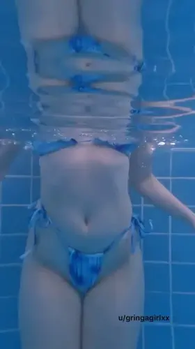Underwater titty bounce🤭
