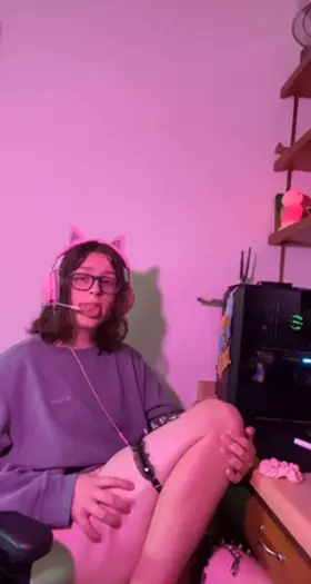 who’s lap can i sit in while they game~