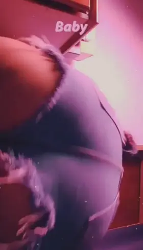 Can’t resist dancing when Kali Uchi’s playing [OC]