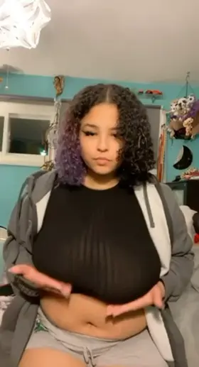 Goodnight or good morning? 🖤