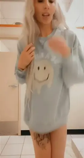 Wanna play in the fitting room? 😉