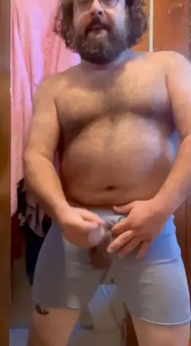 Y’all like watching this hairy dadbod get off ?