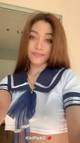 Schoolgirl Kiss 💋