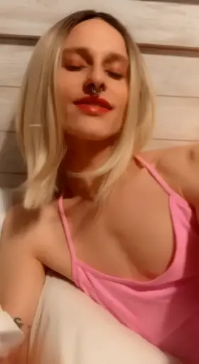 Let me be your new girlfriend bby💋❤️