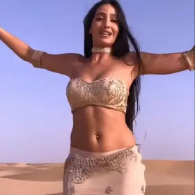Nora Fatehi belly dancing in desert😍
