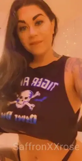 Before I can be your gf I gotta know, what are your favorite bands?