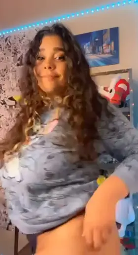 Cum fuck this Venezuelan booty Papi