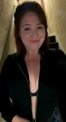 Walking out of my apartment tits out for harambe lol never forget 🥴🤣