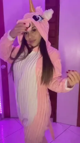 I love showing off my 19yo body