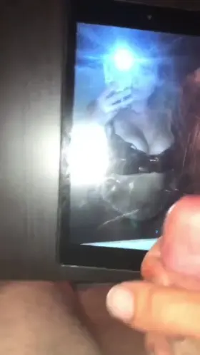 Huge zoom in cumtribute