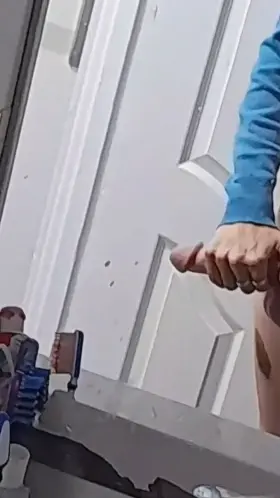 they say veiny cocks feel the best, you didnt know?? let me show you. dm me.