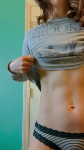 Enjoy a fit milf small-titty drop!