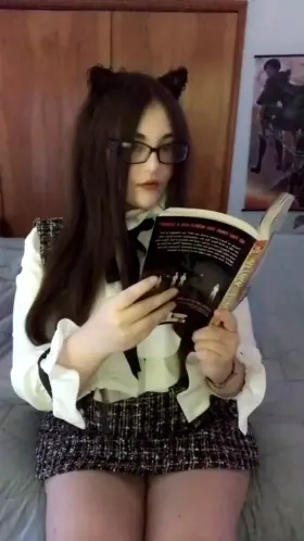 Read Manga and play with my tits [oc]