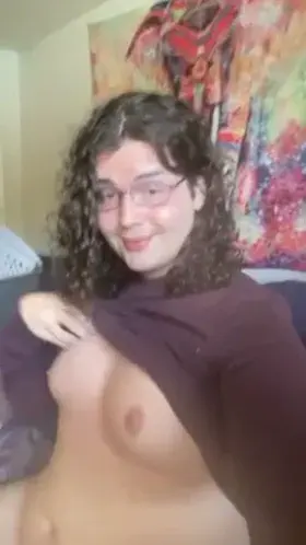 I love rubbing my clit to thick mushroom cocks 😌