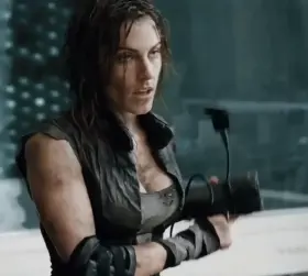 Antje Traue - Pandorum (2009)