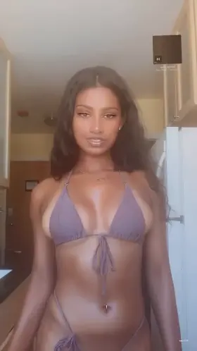 xJaffy in a Purple Bikini