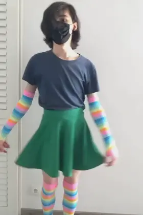 There's a snake in my skirt! 😯