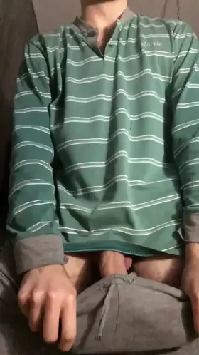 Hard bouncing... with slap sound😏