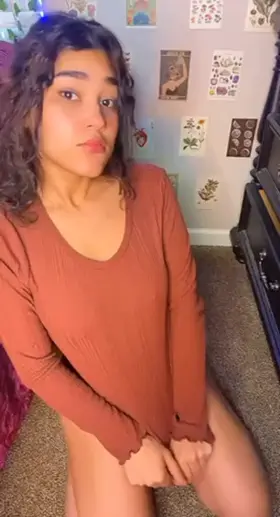 Can I show you how a Venezuelan pussy creams?