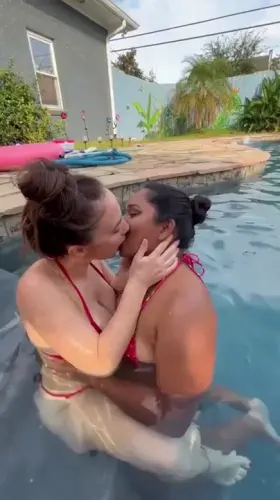 [f] I just made out with my friend 😳[f]