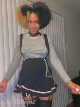 Want to train this kitty? 😈😸