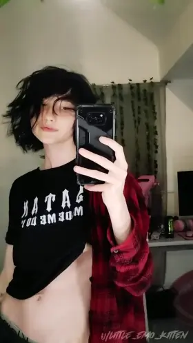 Do you like my body? Sorry my cat went crazy 😝